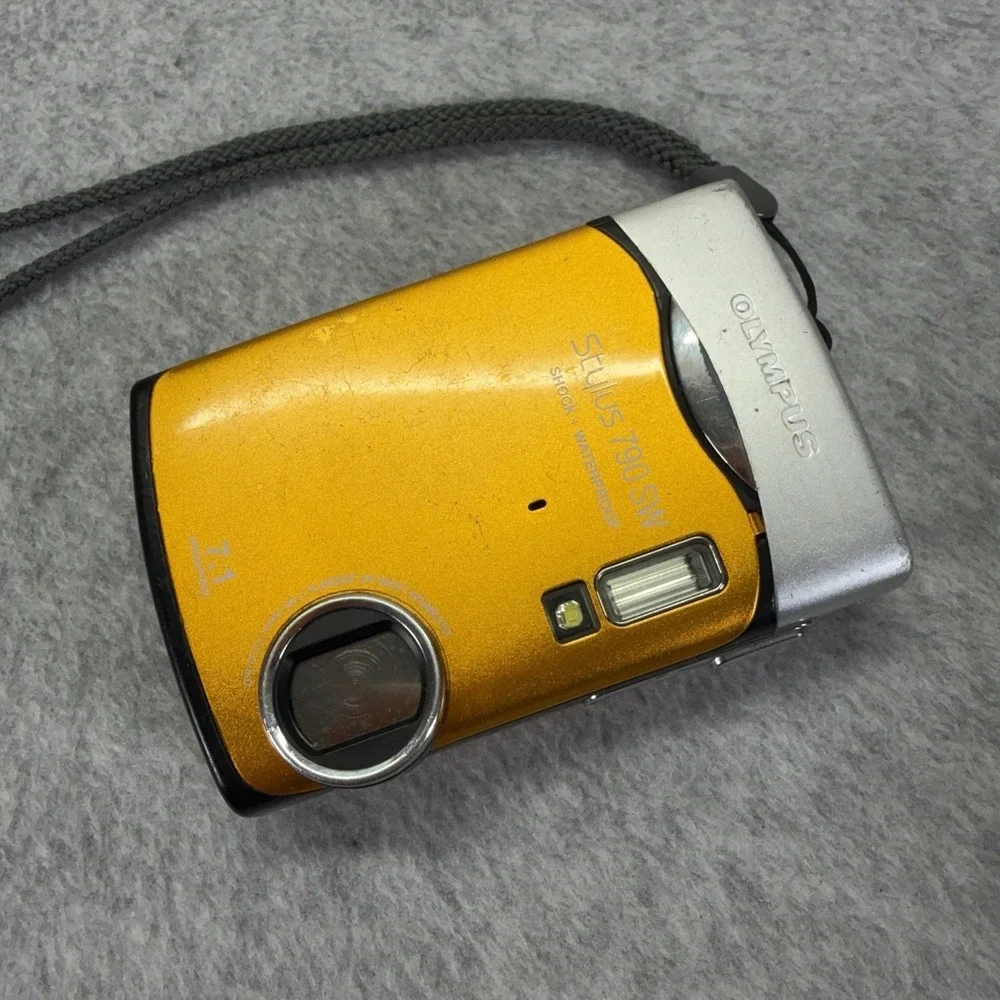 Olympus Stylus 790 SW Black Waterproof 7.1MP Digital Camera Untested For Parts